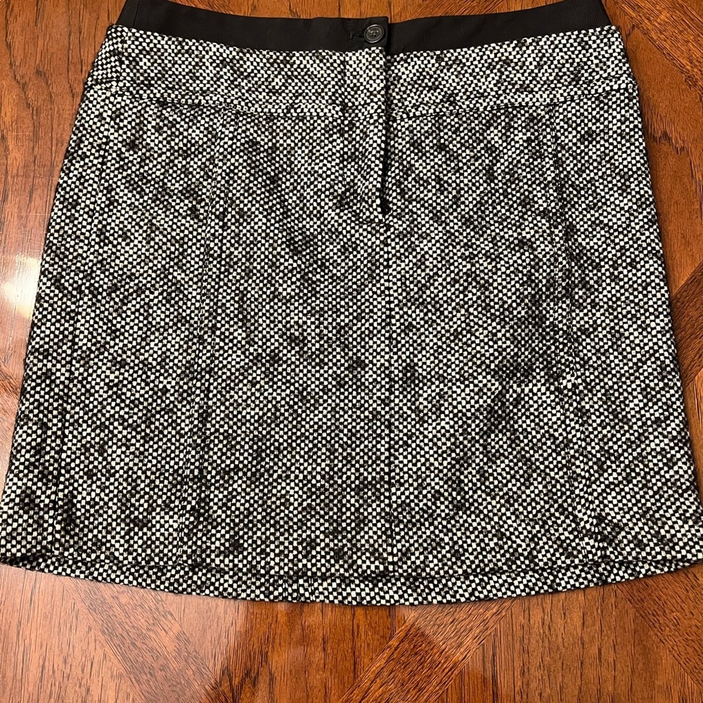 Loft wool lined black and white skirt